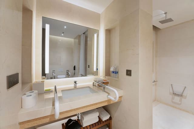 Club Suite, 1 Bedroom, City View