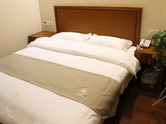 GTR - Guest Room with One 1.8M Bed