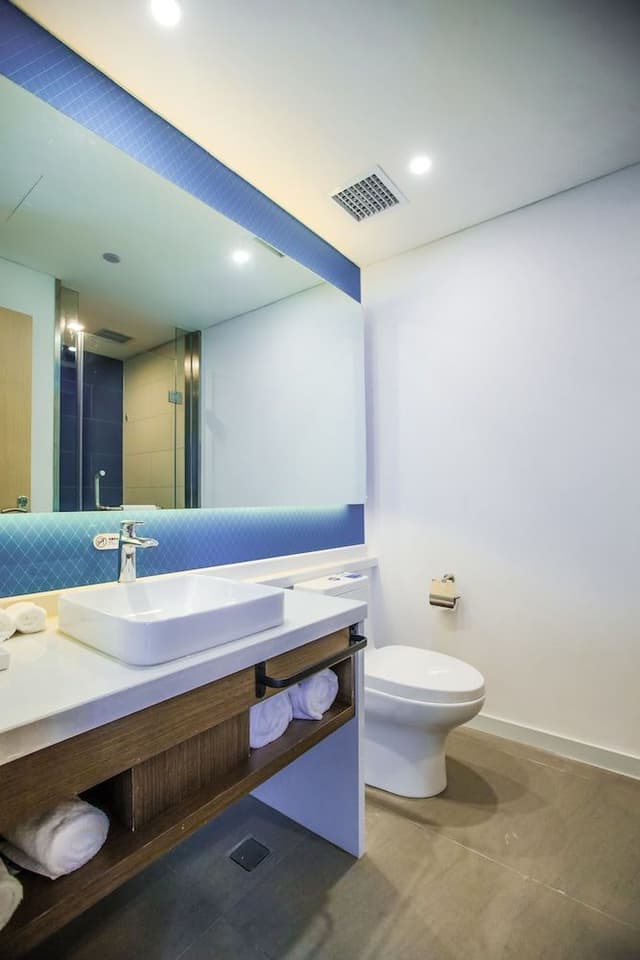 Standard Room, 1 King Bed