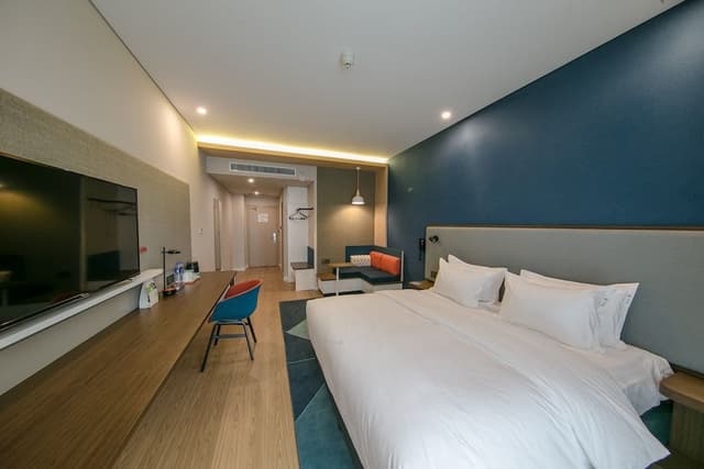 Standard Room, 1 King Bed