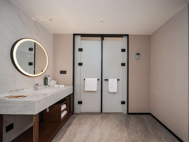 KING DELUXE ROOM