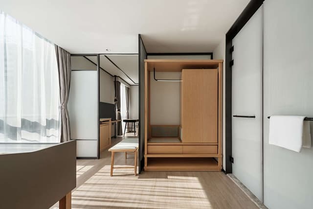 KING GUEST ROOM