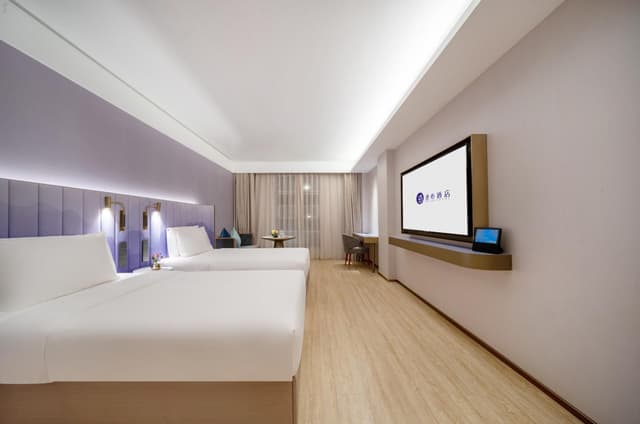 Huazhu - Xinxiang Twin Room with View