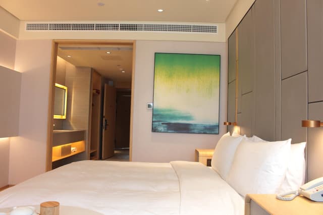 Huazhu - Deluxe Bed Room