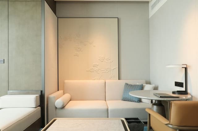 Suite, 1 King Bed, City View