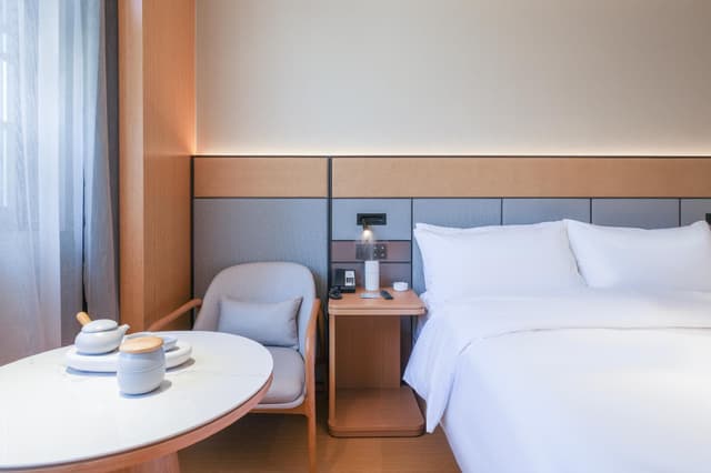 Huazhu - Room With Bed
