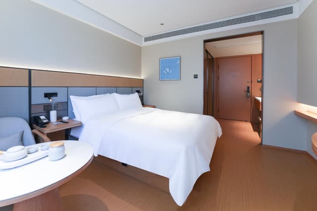 Huazhu - Room With Bed