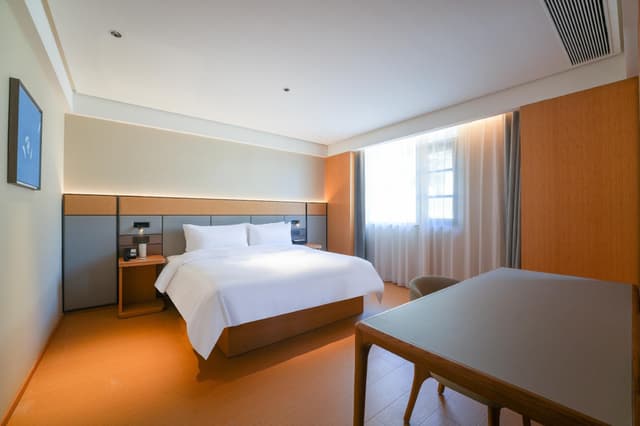 Huazhu - Deluxe Bed Room