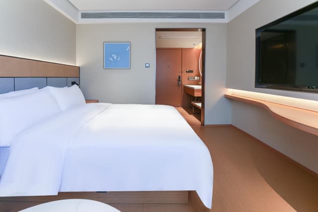 Huazhu - Room With Bed