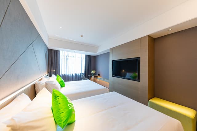 Huazhu - Deluxe Twin Room