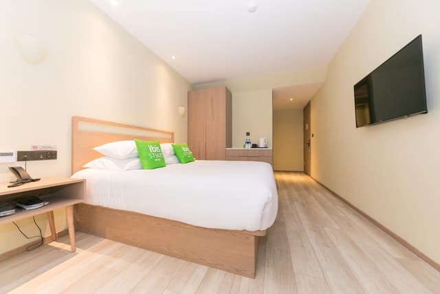 Huazhu - Room With Bed