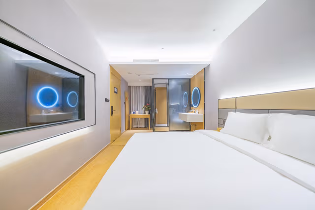 Huazhu - Room With Bed