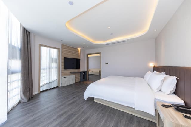 Huazhu - Suite