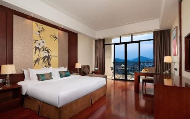 Deluxe Smoking Suite