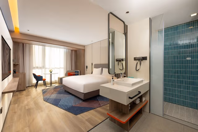 1 King Standard Extra Floor Space