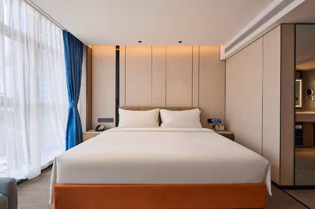 Business King Room