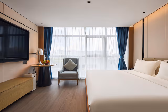 Business King Room