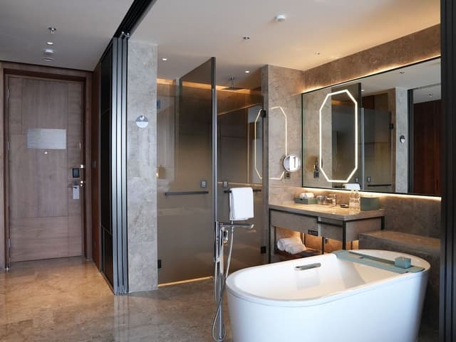 Club Room, 1 King Bed, Garden View