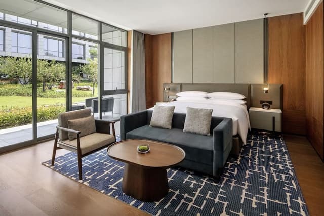 Club Suite, 1 Bedroom, Garden View