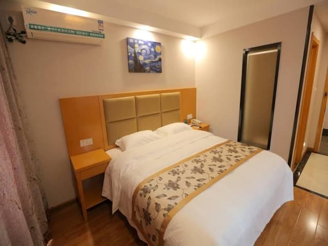 Business Queen Room