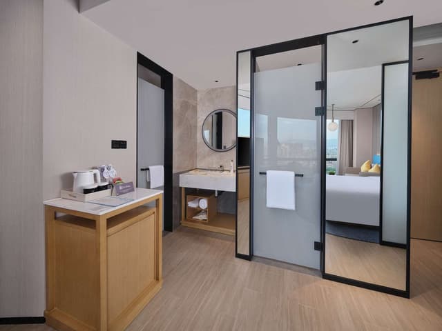 KING GUEST ROOM