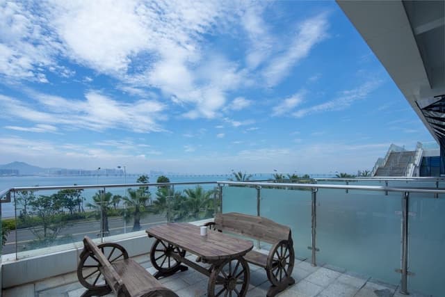 1 King Standard Balcony