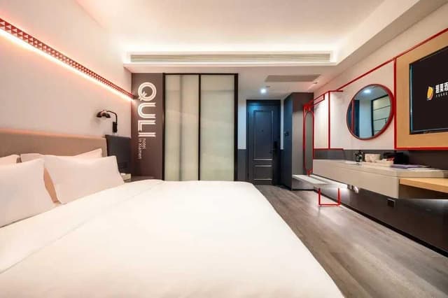 Grand Queen Room - Non-Smoking