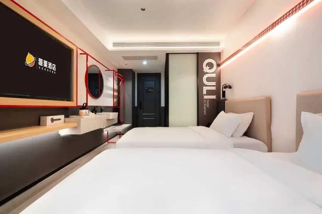 Grand Deluxe Room Twin Bed