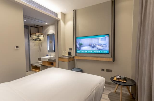 Huazhu - Room With Bed