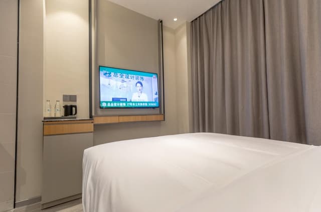 Huazhu - Room With Bed