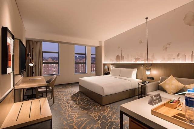 KING GUEST ROOM HIGH FLOOR