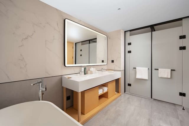 Deluxe Suite, 1 King Bed