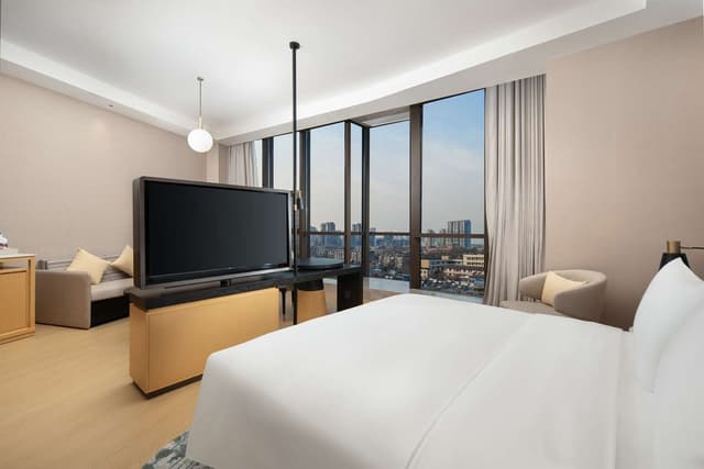 KING DELUXE ROOM WITH SOFA BED