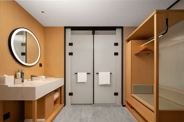 KING GUEST ROOM