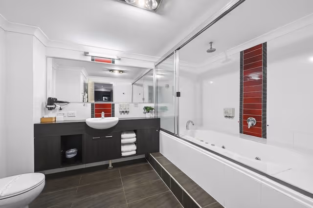 Deluxe One Bedroom Spa Apartment