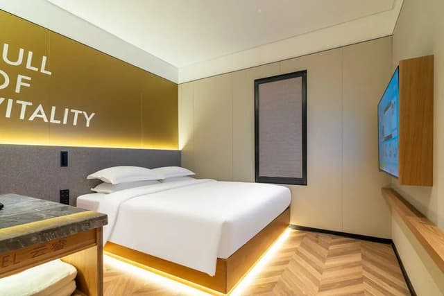Queen Superior Room