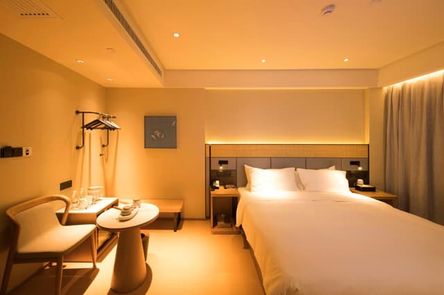 Huazhu - Room With Bed