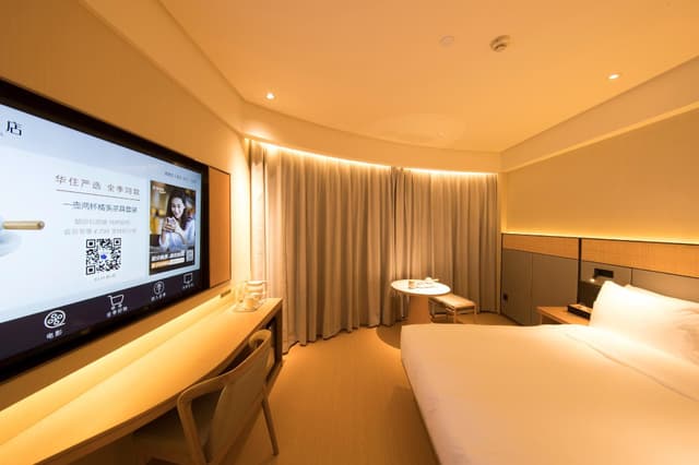 Huazhu - Destress Superior Bed Room