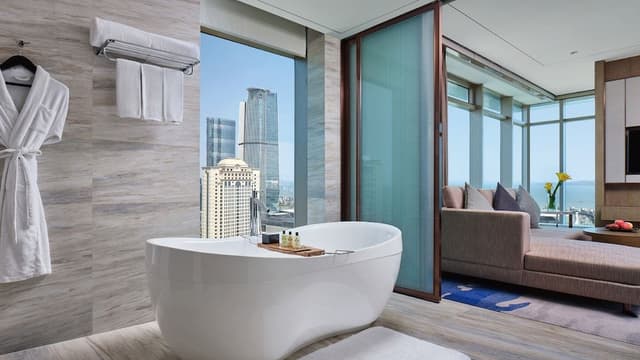 Premium Room, 1 King Bed, Club Lounge Access, Sea View