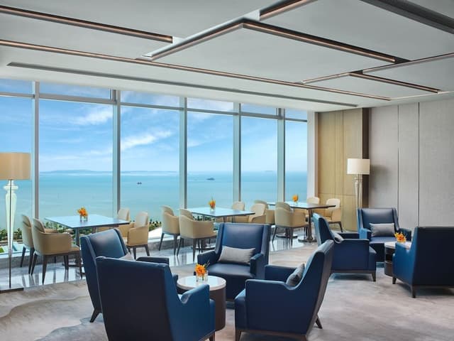 Premium Room, 1 King Bed, Club Lounge Access, Sea View