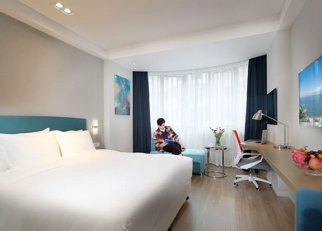 Standard Room, 1 King Bed (Extra Floor Space)