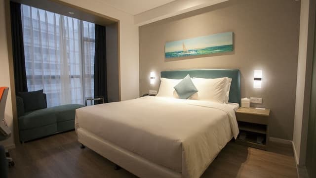 Standard Room, 1 Queen Bed