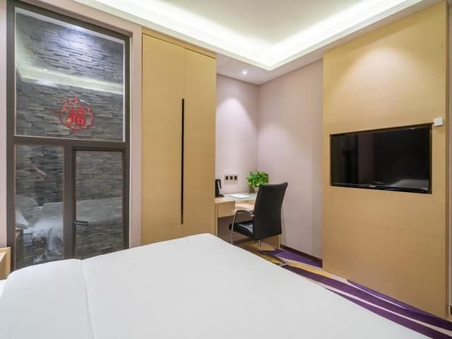 Queen Room with View