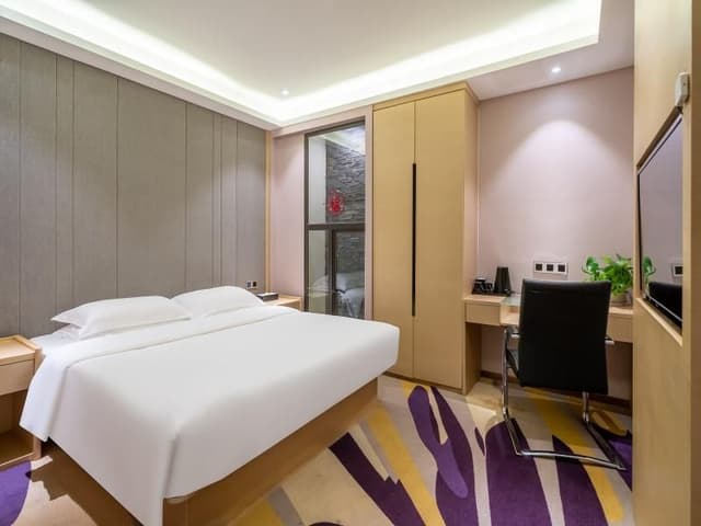 Queen Room with View