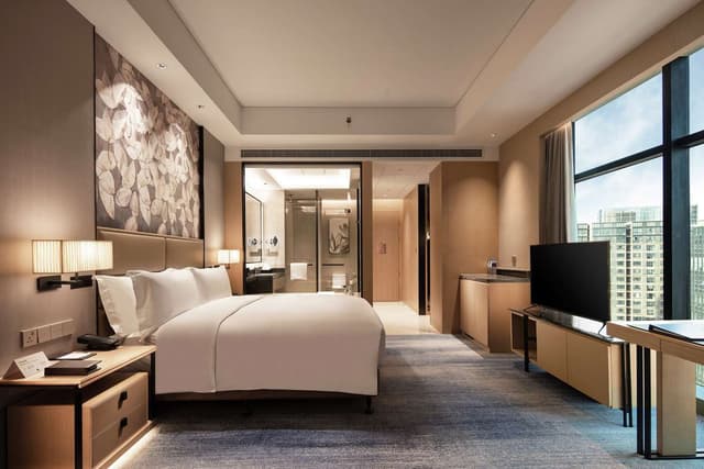 DELUXE KING BED CORNER ROOM