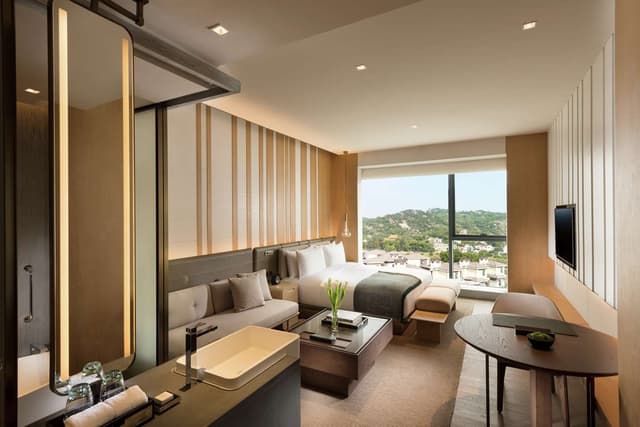 KING DELUXE SUITE