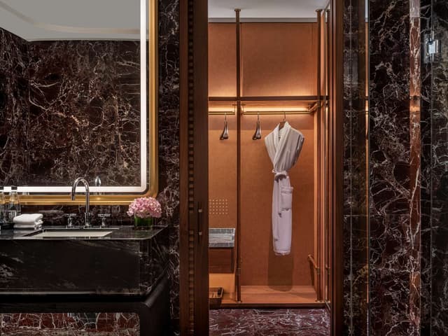 KING DELUXE ROOM