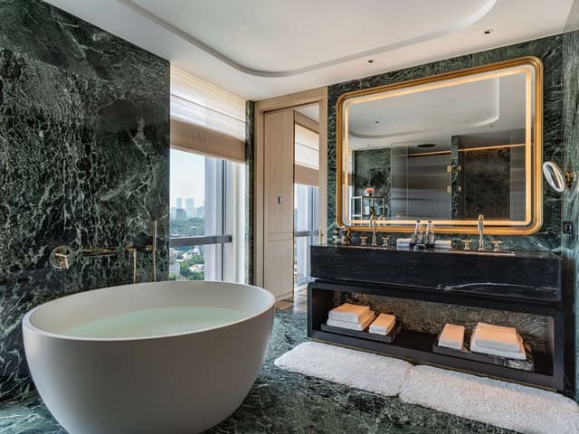 KING AMBASSADOR SUITE