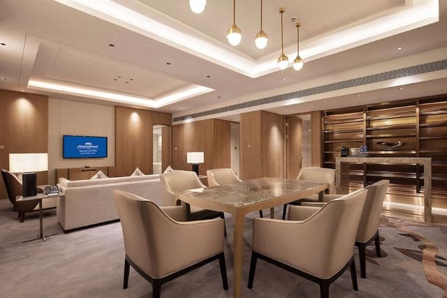 Executive Suite, 1 King Bed, Non Smoking (Deluxe)