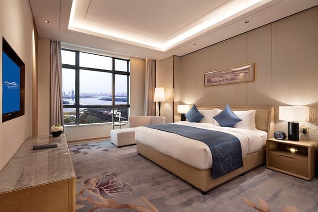 Executive Suite, 1 King Bed, Non Smoking (Grand Suite)